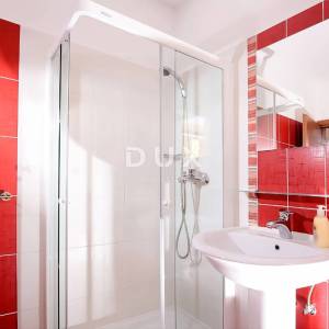 ISTRA, MEDULIN - Stan s vrtom u blizini mora