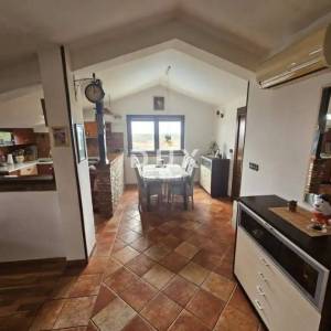 ISTRA, POREČ (bliža okolica) - Dvosoban prostran stan na trećem katu s pogledom na more!