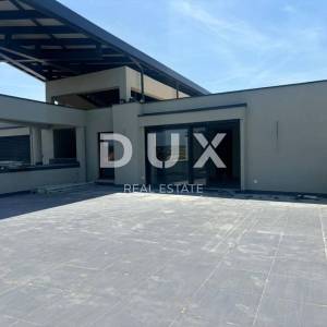  ISTRA, POREČ - Ekskluzivni penthouse s krovnom terasom i otvorenim pogledom na more! SNIŽENO! 