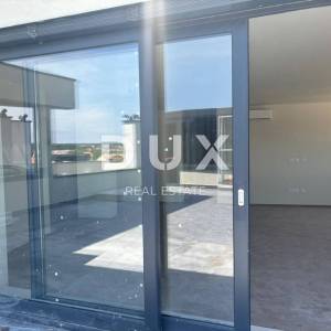  ISTRA, POREČ - Ekskluzivni penthouse s krovnom terasom i otvorenim pogledom na more! SNIŽENO! 