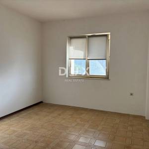 ISTRA, POREČ Komforan stan sa okućnicom u centru grada!