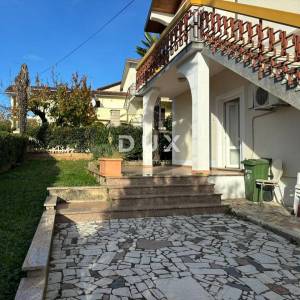 ISTRA, POREČ Komforan stan sa okućnicom u centru grada!