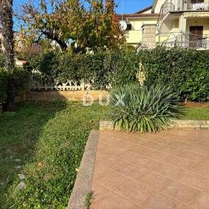 ISTRA, POREČ Komforan stan sa okućnicom u centru grada!