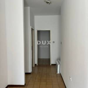 ISTRA, POREČ Komforan stan sa okućnicom u centru grada!