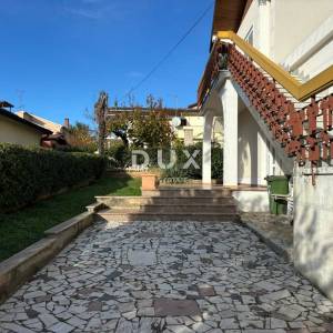 ISTRA, POREČ Komforan stan sa okućnicom u centru grada!