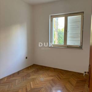 ISTRA, POREČ Komforan stan sa okućnicom u centru grada!