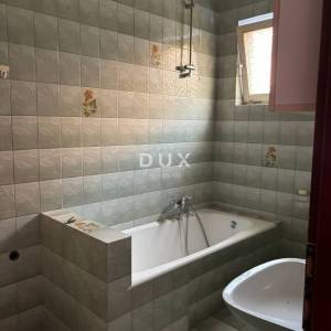 ISTRA, POREČ Komforan stan sa okućnicom u centru grada!