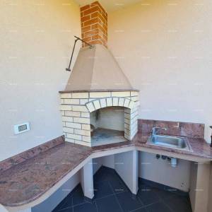 Istra. Premantura.Troetažni stan s krovnom terasom! 100 metara do mora.