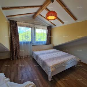 Istra. Premantura.Troetažni stan s krovnom terasom! 100 metara do mora.