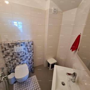 Istra. Premantura.Troetažni stan s krovnom terasom! 100 metara do mora.