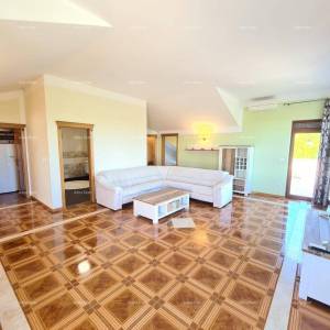 Istra. Premantura.Troetažni stan s krovnom terasom! 100 metara do mora.