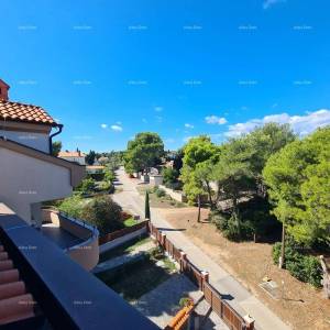 Istra. Premantura.Troetažni stan s krovnom terasom! 100 metara do mora.