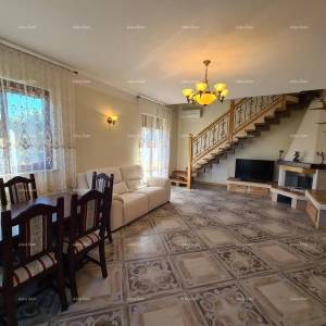 Istra. Premantura.Troetažni stan s krovnom terasom! 100 metara do mora.