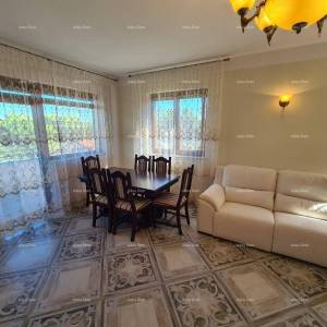 Istra. Premantura.Troetažni stan s krovnom terasom! 100 metara do mora.