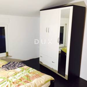 ISTRA, PULA – Elegantan 2SS+DB stan od 110 m² s privatnim parkingom i balkonom s pogledom za dugoročnu rentu