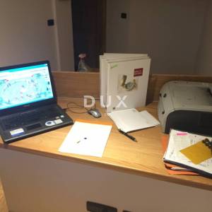 ISTRA, PULA – Elegantan 2SS+DB stan od 110 m² s privatnim parkingom i balkonom s pogledom za dugoročnu rentu