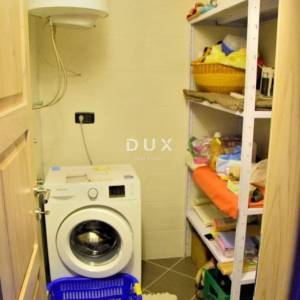 ISTRA, PULA – Elegantan 2SS+DB stan od 110 m² s privatnim parkingom i balkonom s pogledom za dugoročnu rentu