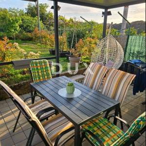  ISTRA, PULA - Obiteljski stan s vrtom u centru + dodatni studio apartman! RIJETKO DOSUTPNA LOKACIJA!