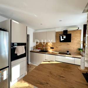 ISTRA, PULA - Predivan peterosoban stan na dvije etaže 