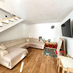 ISTRA, PULA - Predivan peterosoban stan na dvije etaže 