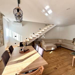 ISTRA, PULA - Predivan peterosoban stan na dvije etaže 