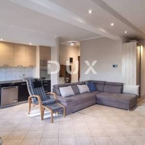 ISTRA, PULA Stan s dvorištem na top lokaciji! 