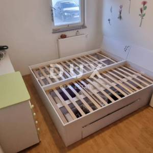 ISTRA, PULA Stan s dvorištem na top lokaciji! 