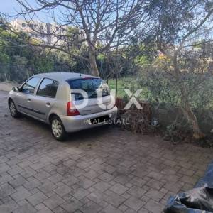 ISTRA, PULA Stan s dvorištem na top lokaciji! 