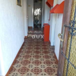 ISTRA, RABAC Stan za renovaciju s pogledom na more vrtom i garažom! 