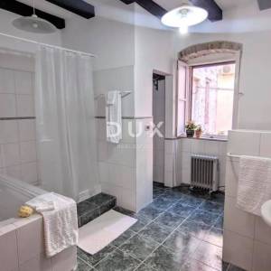 ISTRA, ROVINJ - Kuća sa dvorištem i dvije stabmene jedinice u starom gradu                                                     ...