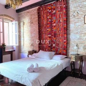 ISTRA, ROVINJ - Kuća sa dvorištem i dvije stabmene jedinice u starom gradu                                                     ...