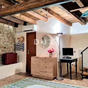 ISTRA, ROVINJ - Kuća sa dvorištem i dvije stabmene jedinice u starom gradu                                                     ...