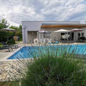 ISTRA, ROVINJ - Moderna prizemnica s bazenom