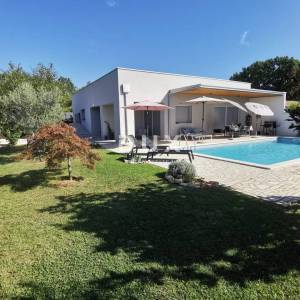 ISTRA, ROVINJ - Moderna prizemnica s bazenom