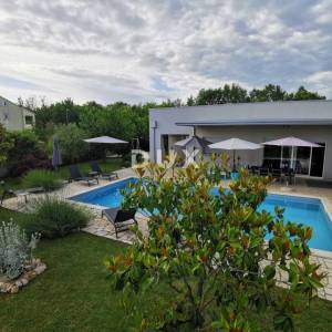 ISTRA, ROVINJ - Moderna prizemnica s bazenom