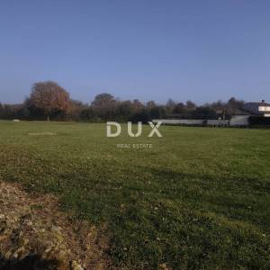 ISTRA, ŠIŠAN - Prostrana roh-bau kuća s velikim građevinskim zemljištem