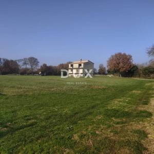 ISTRA, ŠIŠAN - Prostrana roh-bau kuća s velikim građevinskim zemljištem