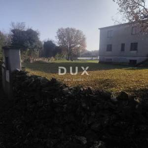 ISTRA, ŠIŠAN - Prostrana roh-bau kuća s velikim građevinskim zemljištem