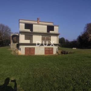 ISTRA, ŠIŠAN - Prostrana roh-bau kuća s velikim građevinskim zemljištem