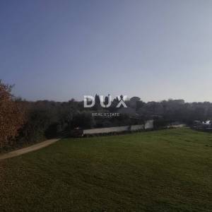 ISTRA, ŠIŠAN - Prostrana roh-bau kuća s velikim građevinskim zemljištem