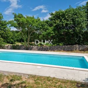 ISTRA, SVETI PETAR U ŠUMI - Prekrasna vila na prostranoj okućnicom!