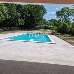 ISTRA, SVETI PETAR U ŠUMI - Prekrasna vila na prostranoj okućnicom!