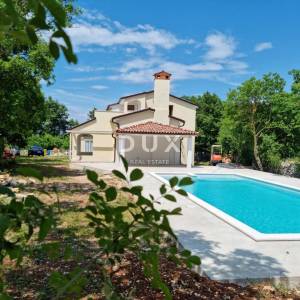 ISTRA, SVETI PETAR U ŠUMI - Prekrasna vila na prostranoj okućnicom!