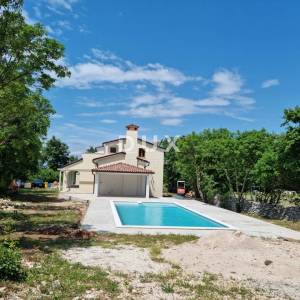 ISTRA, SVETI PETAR U ŠUMI - Prekrasna vila na prostranoj okućnicom!