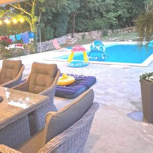 ISTRA, SVETI PETAR U ŠUMI - Prekrasna vila na prostranoj okućnicom!