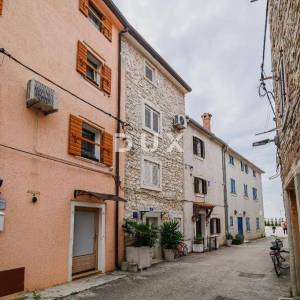 ISTRA, UMAG – Autentična kamena kuća 20 m od mora