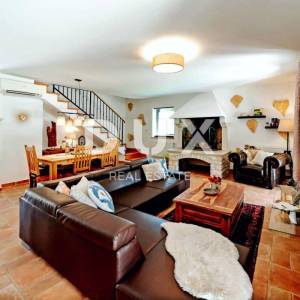 ISTRA, VIŠNJAN - Rustikalna kuća s bazenom