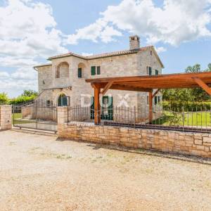 ISTRA, VIŠNJAN - Rustikalna kuća s bazenom