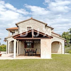 ISTRA, VIŠNJAN - Rustikalna kuća s garažom i bazenom