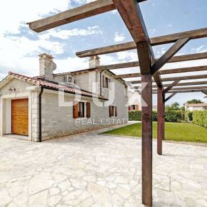 ISTRA, VIŠNJAN - Rustikalna kuća s garažom i bazenom